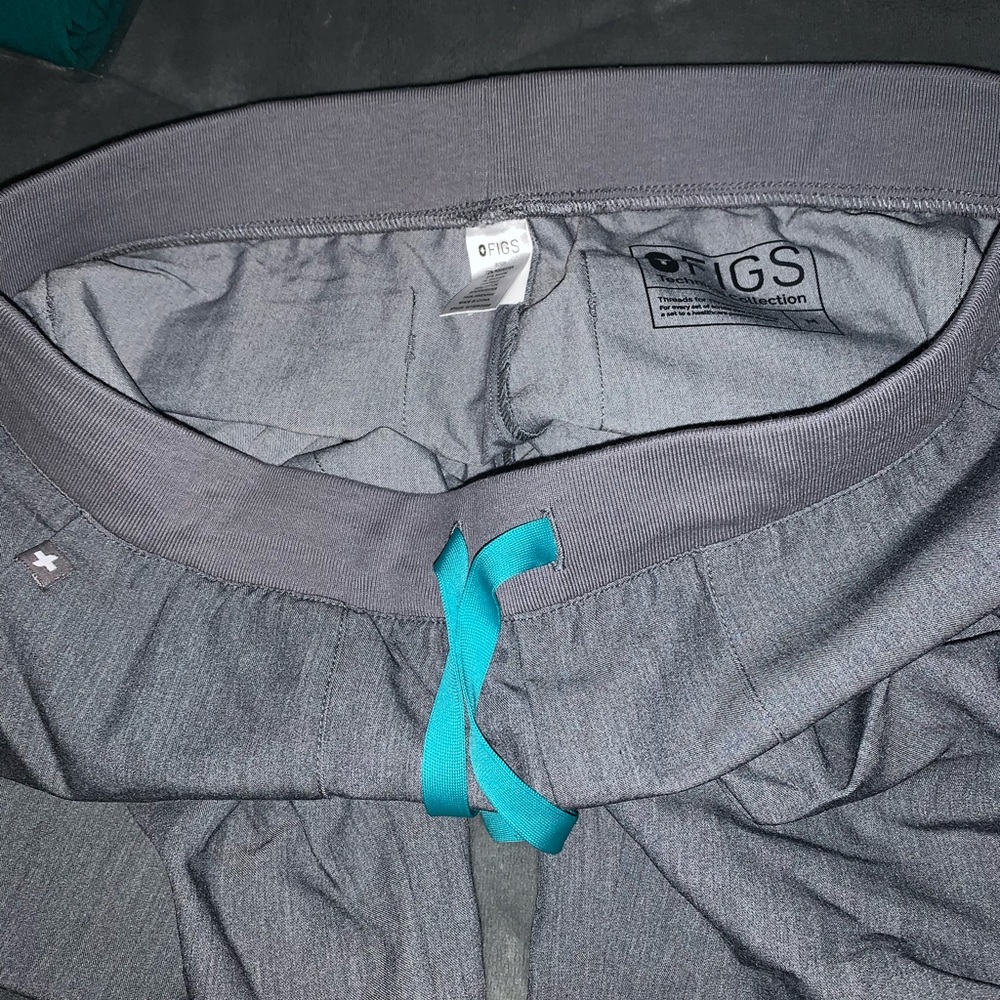 Figs Graphite Wide leg women’s medium scrub pants